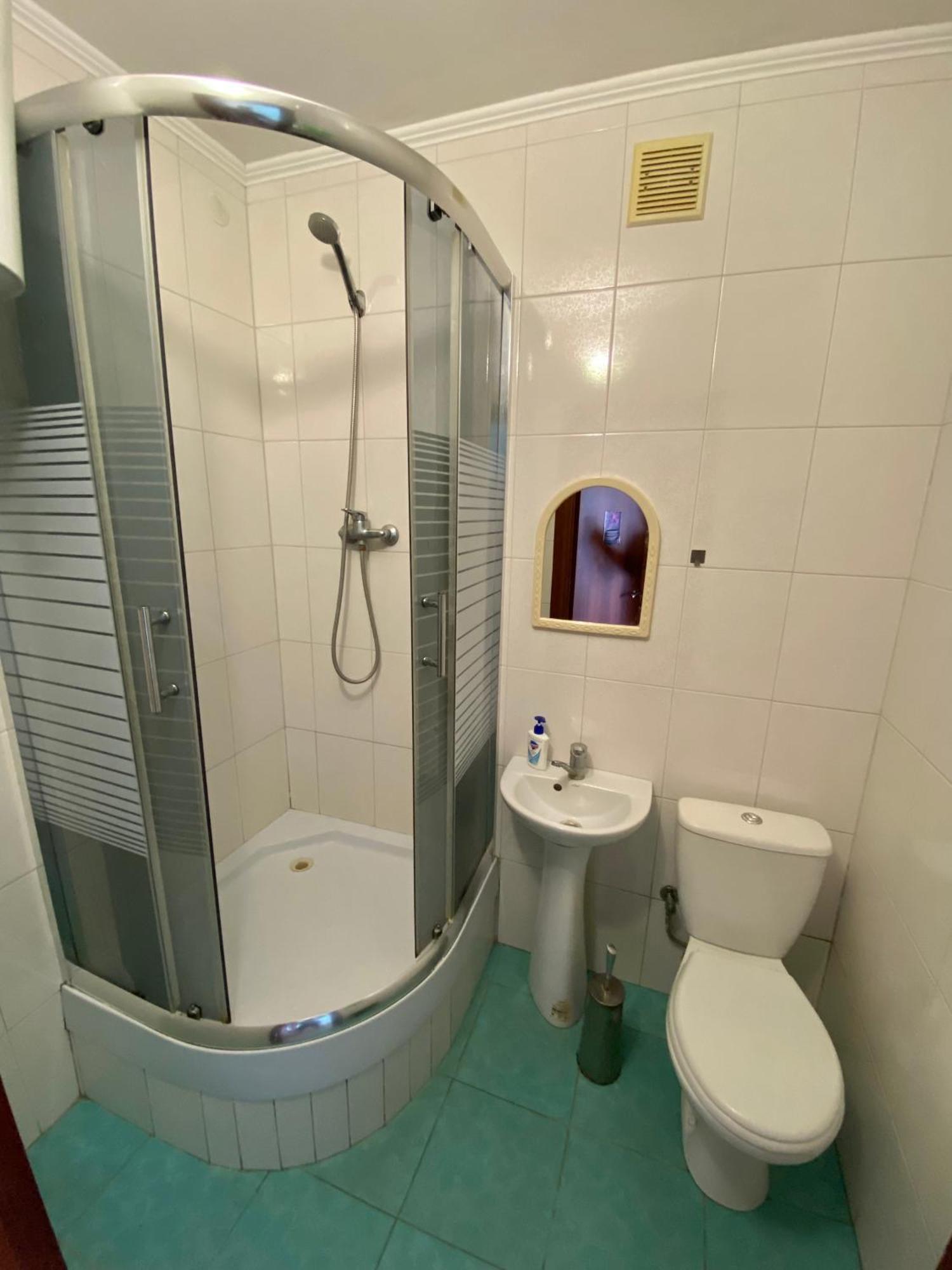 Hotel Удеч à Zhidachov Extérieur photo