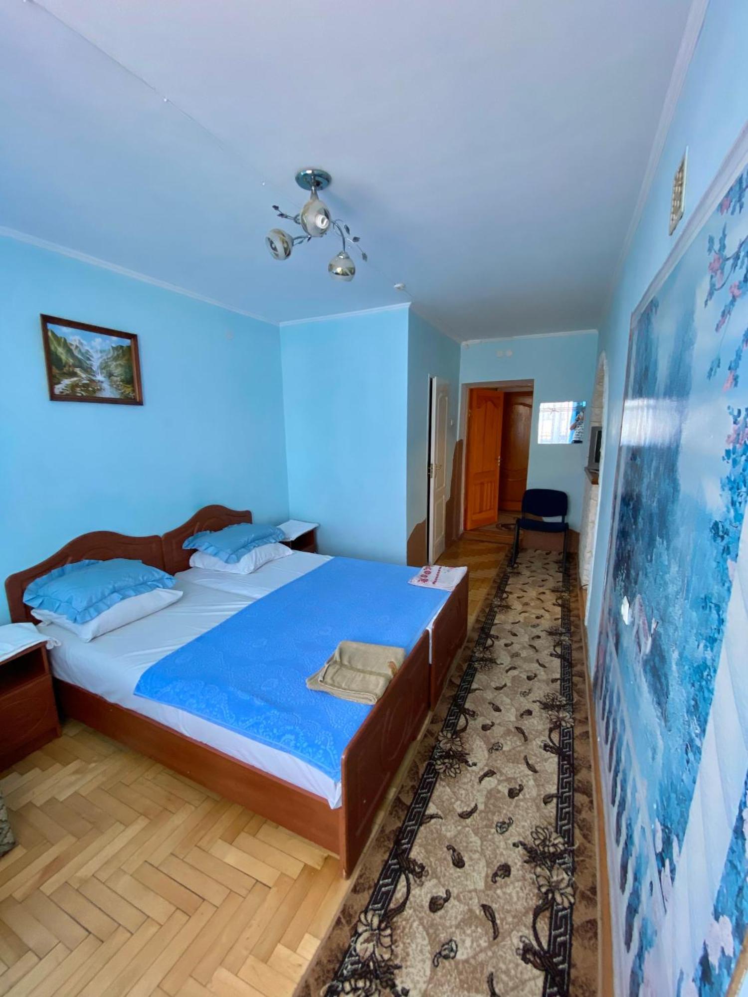 Hotel Удеч à Zhidachov Extérieur photo