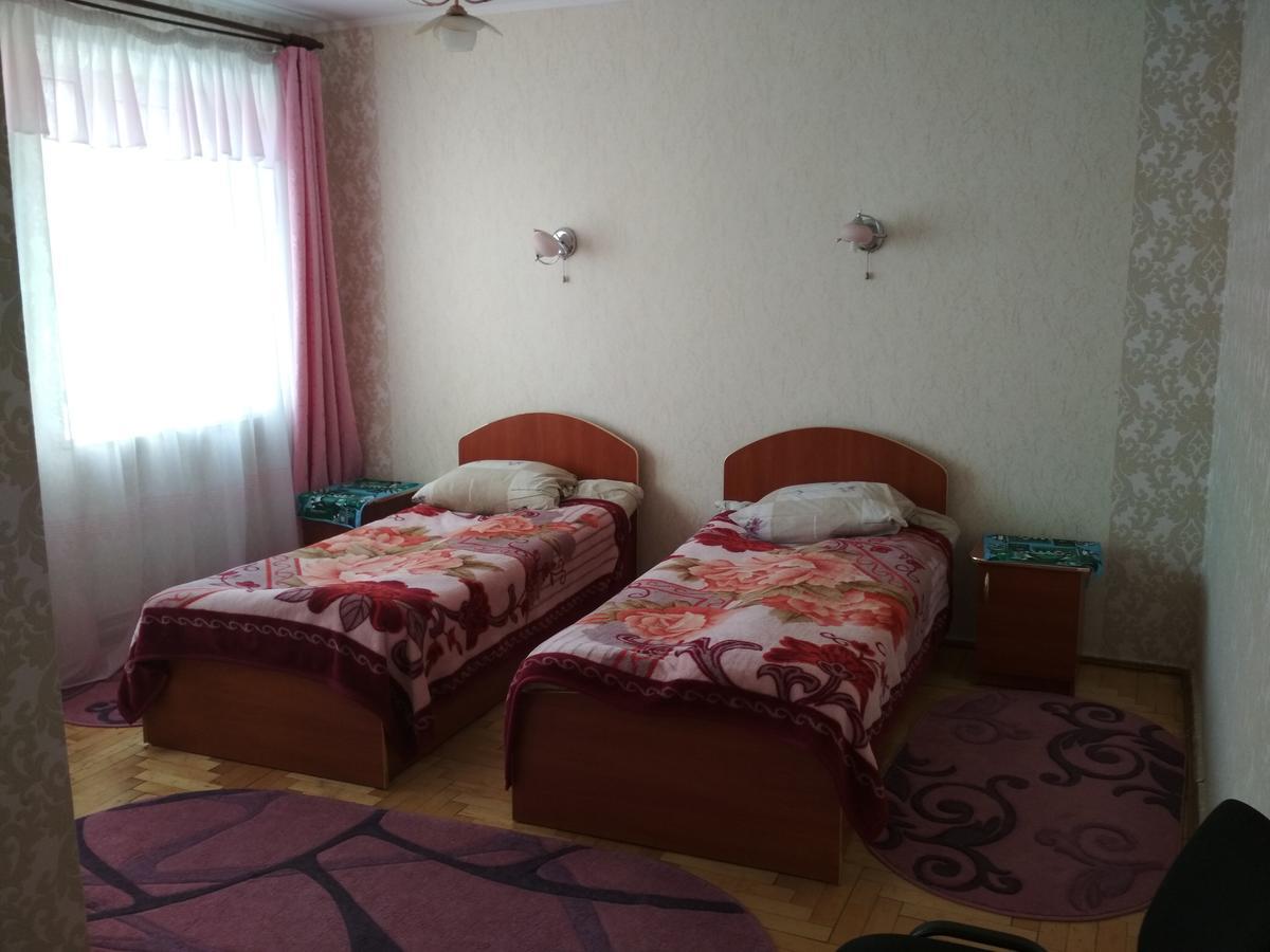 Hotel Удеч à Zhidachov Extérieur photo